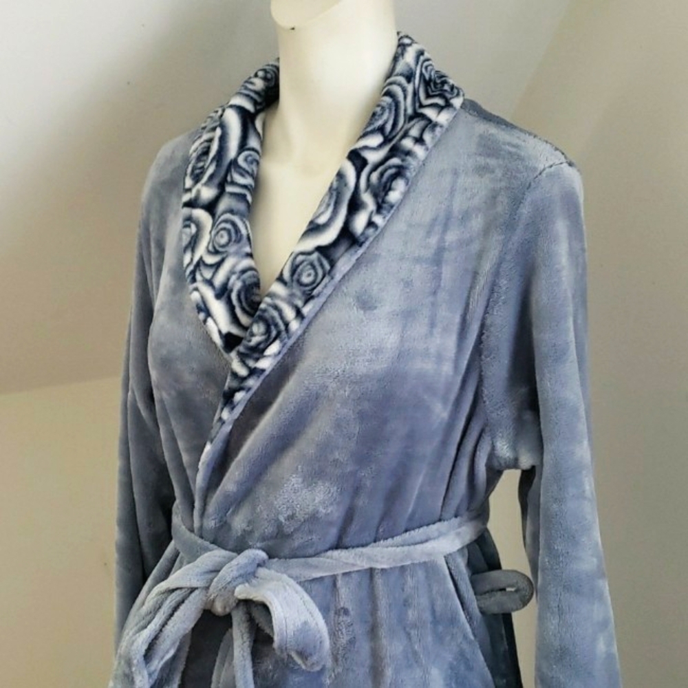 Casa Zeta-Jones Womens reversible blue/blue white floral rosette robe, Size S - Picture 7 of 16